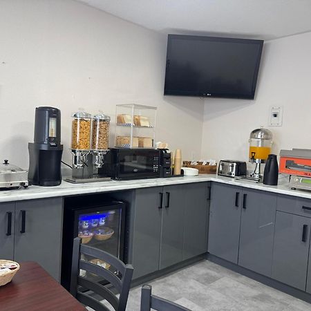 Howard Johnson By Wyndham Fort St. John Ngoại thất bức ảnh