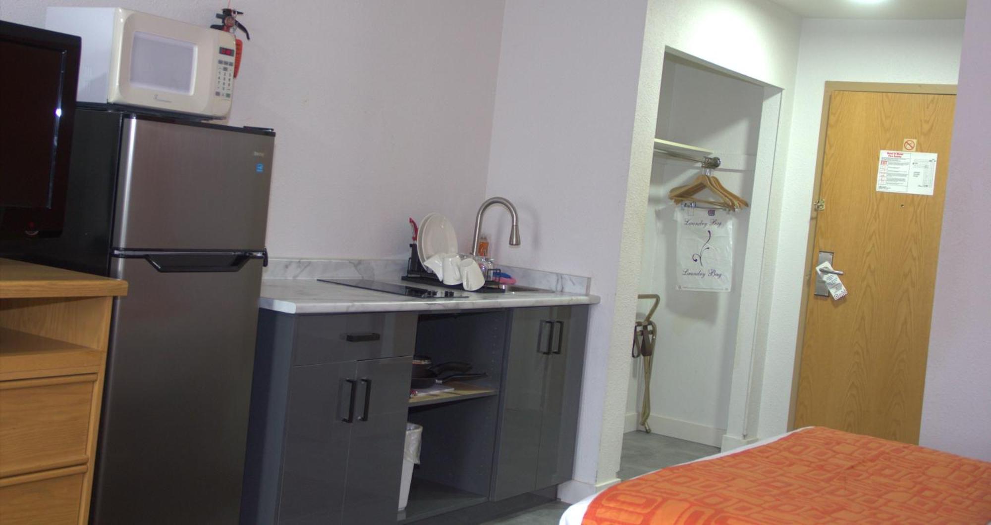 Howard Johnson By Wyndham Fort St. John Ngoại thất bức ảnh