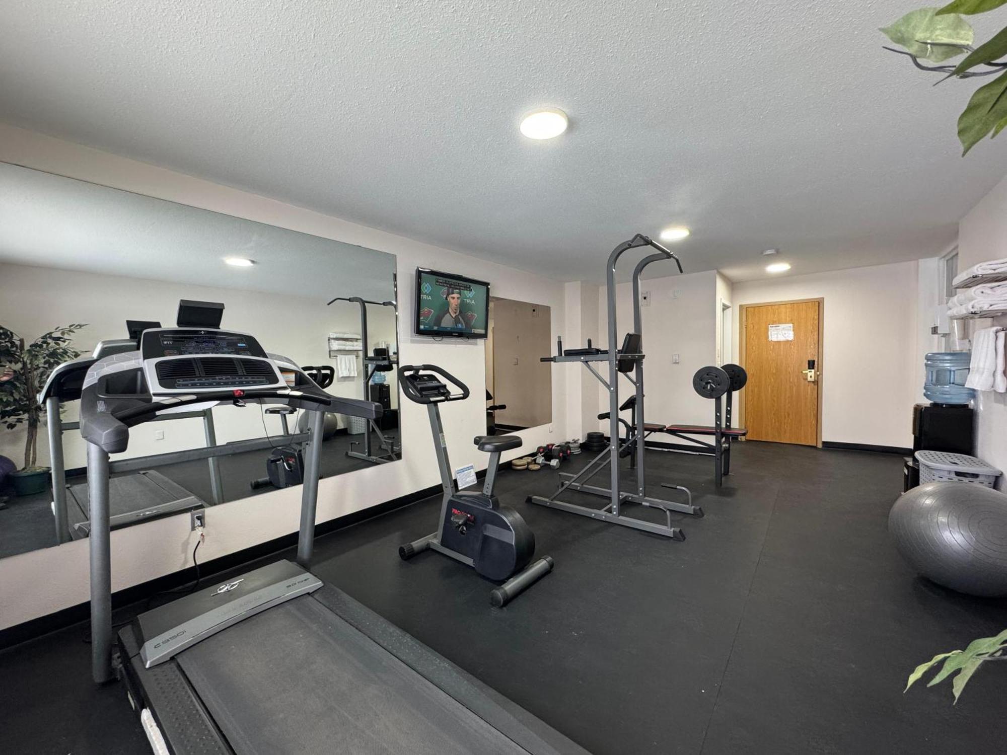 Howard Johnson By Wyndham Fort St. John Ngoại thất bức ảnh