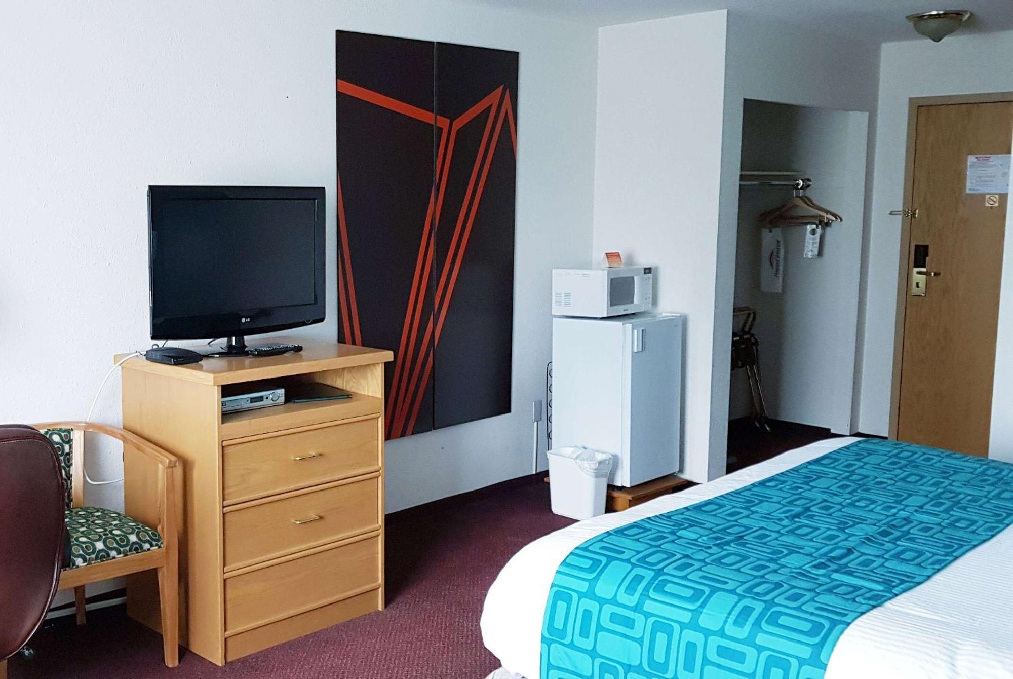 Howard Johnson By Wyndham Fort St. John Ngoại thất bức ảnh
