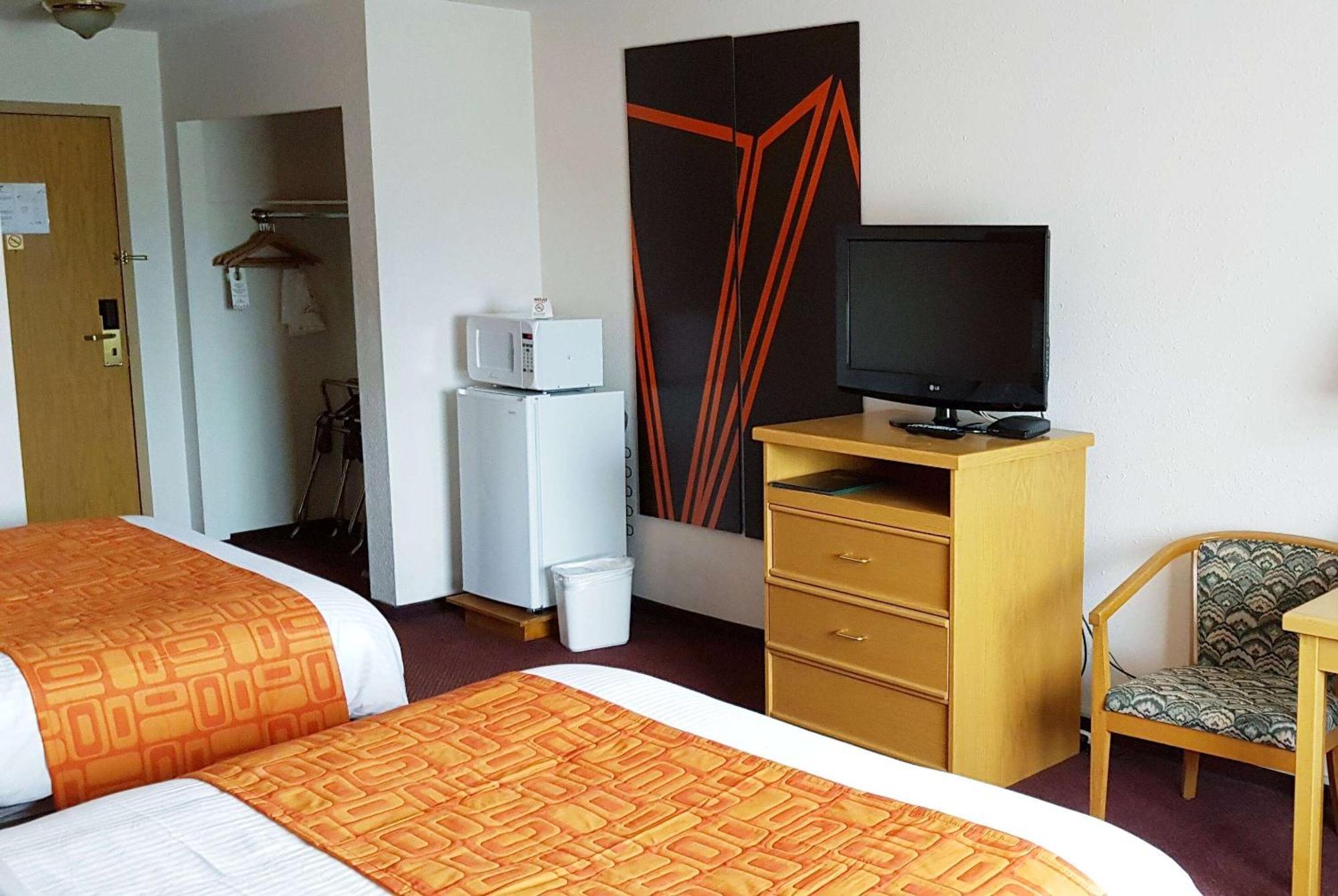 Howard Johnson By Wyndham Fort St. John Ngoại thất bức ảnh