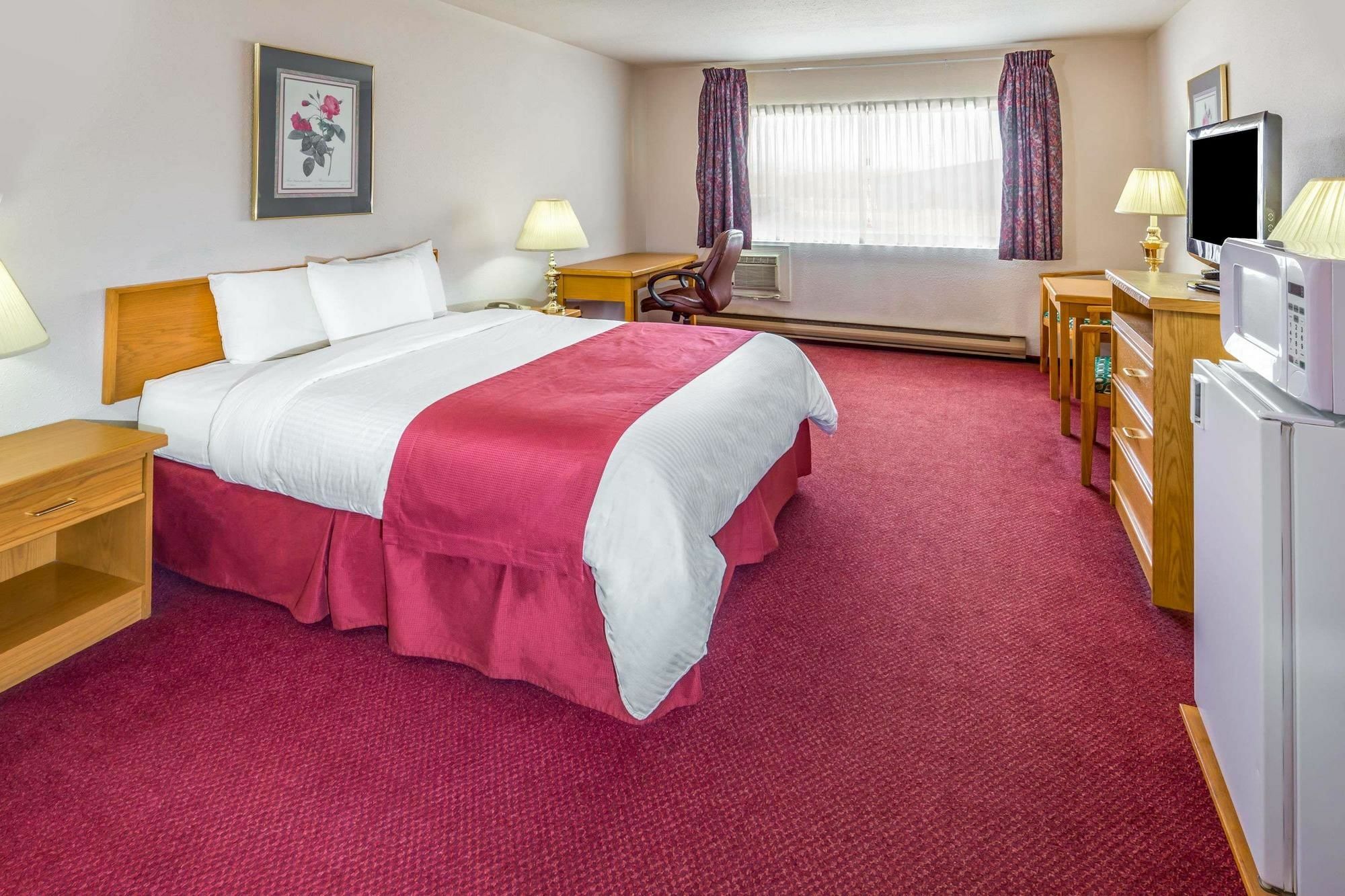 Howard Johnson By Wyndham Fort St. John Ngoại thất bức ảnh